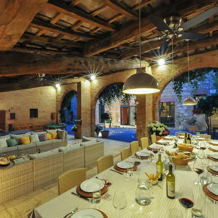 فيلة Luxurious In